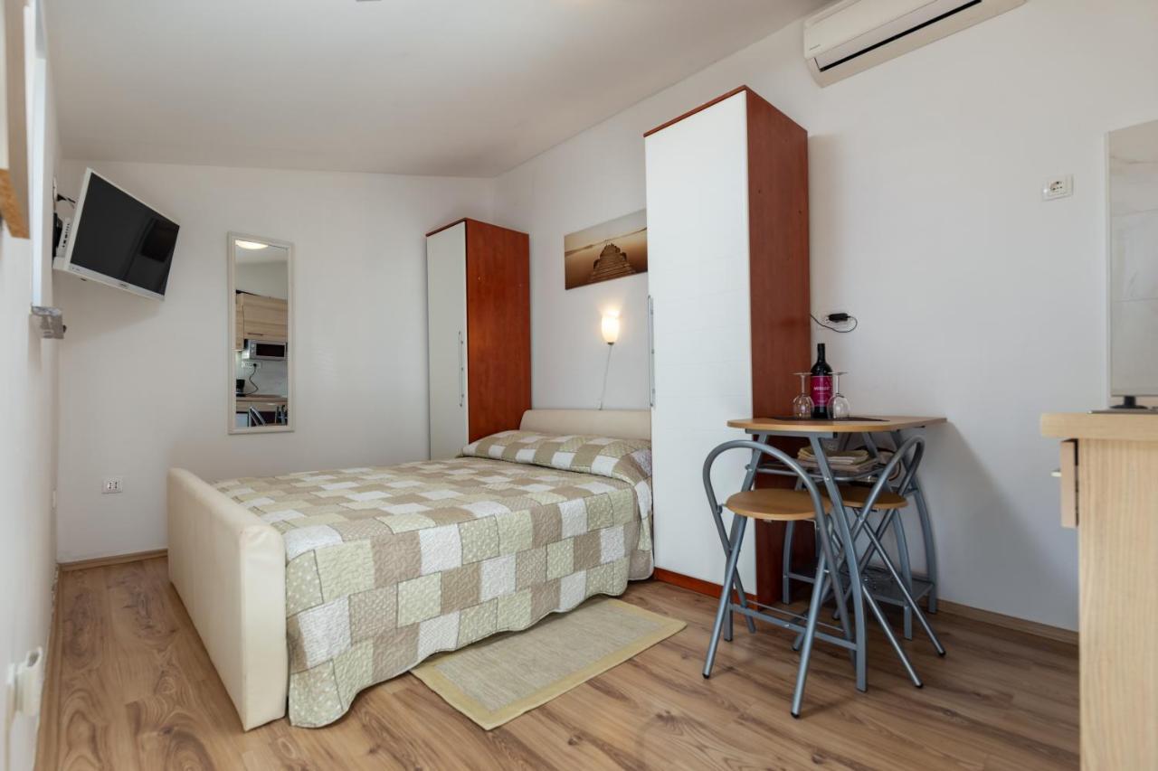 Apartments Elita โรวีน ภายนอก รูปภาพ